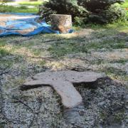 пень, подготовленный для дробления